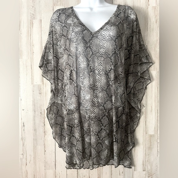 Jordan Taylor Snakeskin Coverup Size Small
Swim Summer Oversized - Picture 3 of 6